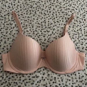 New without tags Victoria’s Secret T-shirt bra